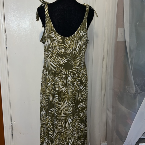 Beach Lunch Lounge Olive Color Beachlunchlounge Cece Maxi Dress - Picture 4 of 6